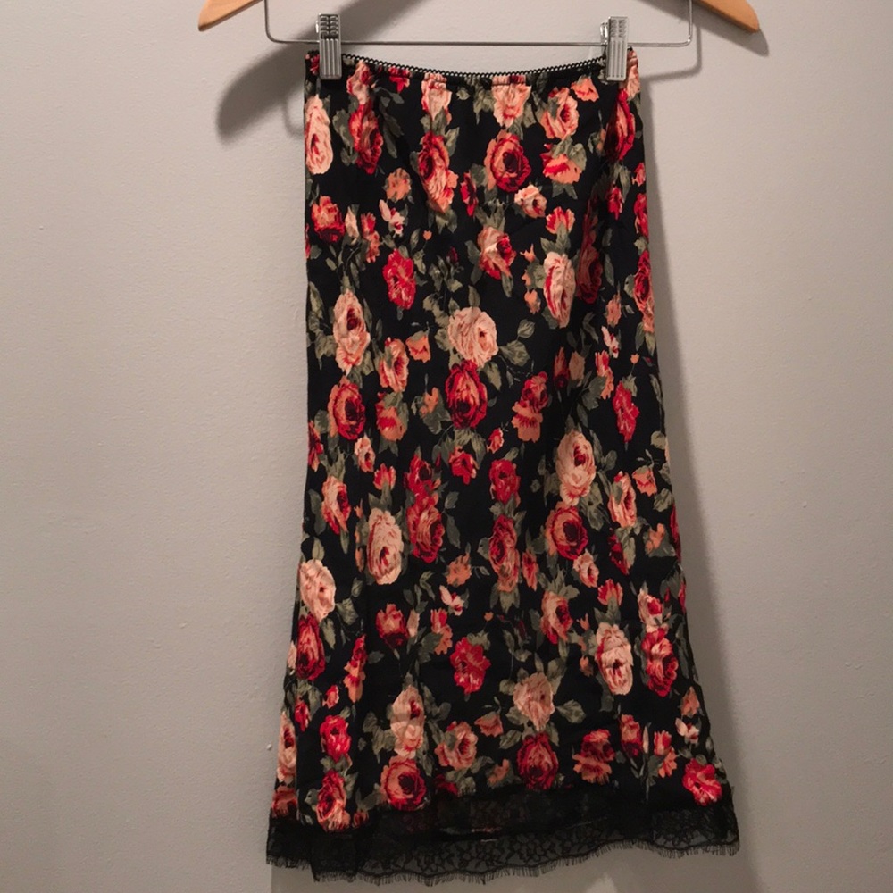 URBAN OUTFITTERS FLORAL MIDI SKIRT